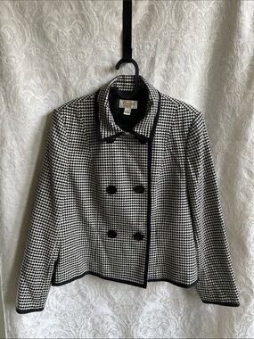 Talbots Size 8 petite Classic Black & White Houndstooth- lined jacket.